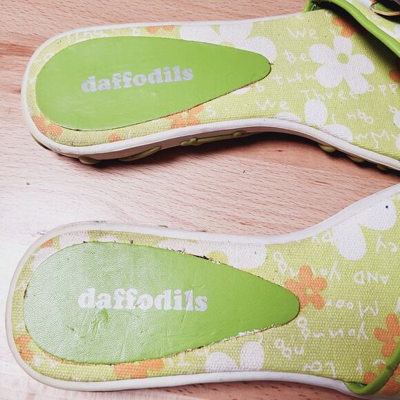 Daffodils 70s Retro Green Buckle Strap Flower Power Footbed Size EU 38 or US 7 - Picture 6 of 10